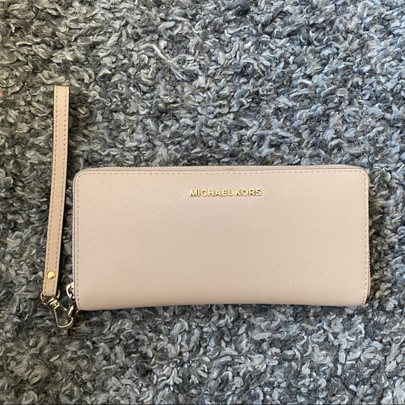 ‼️SOLD‼️ Michael Kors Wallet ( Saffiano Leather) - Picture 1 of 8